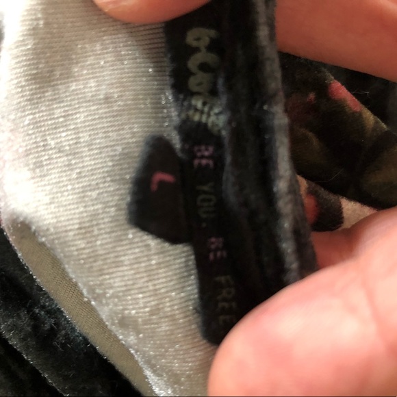 Gorgeous green velvet shorts romper - Picture 7 of 8